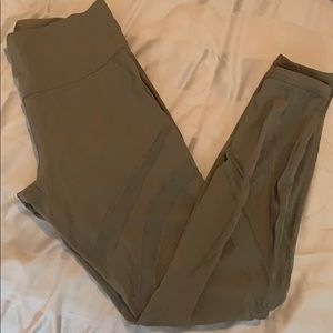 Wunder Under High Rise 28” Legging Olive